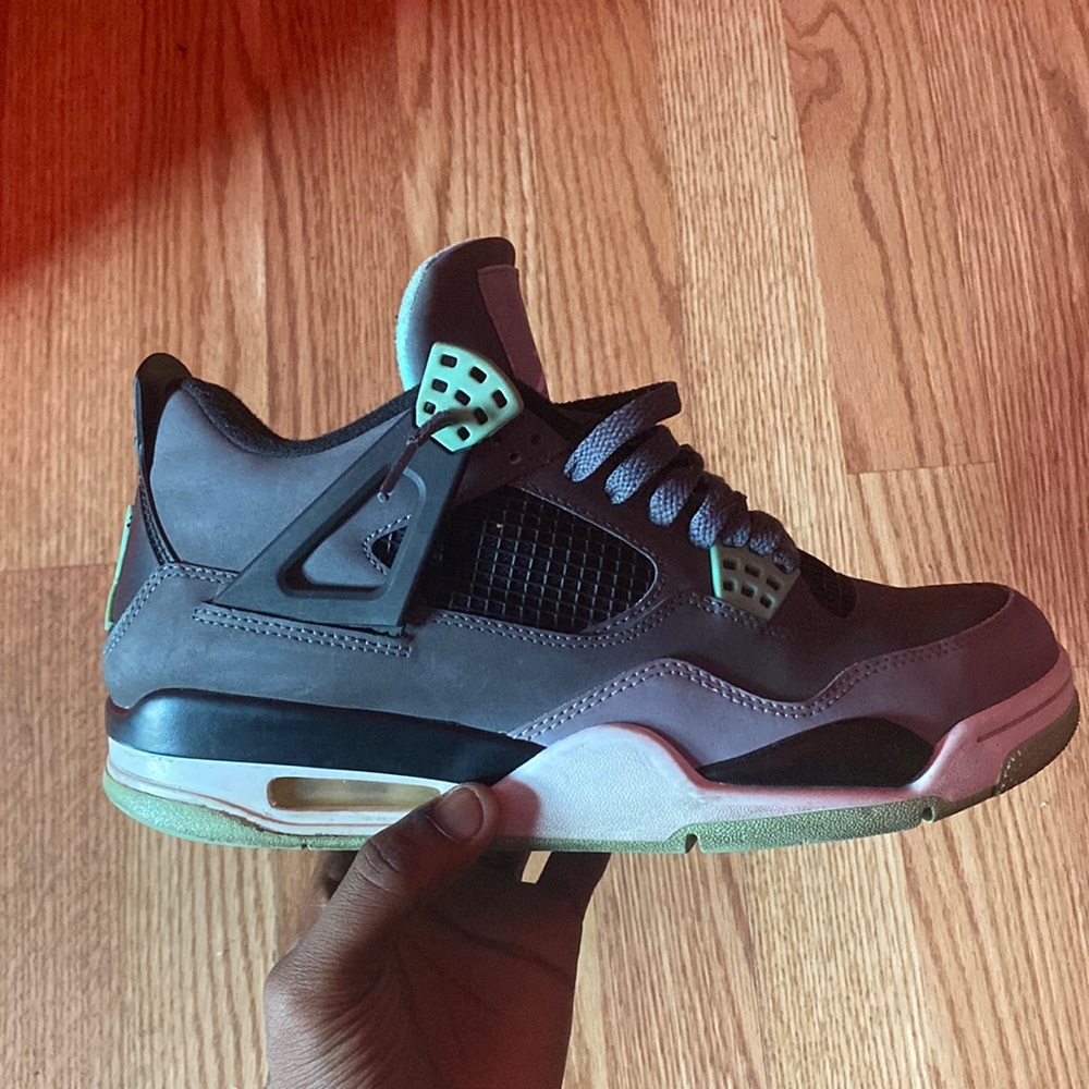 Jordan Retro 4’s Green Glows